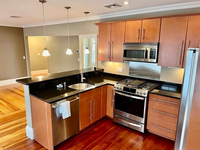 Primary Photo - 22 Clarendon Ave