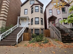 Building Photo - 1140 W Roscoe St