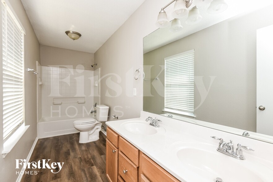 Building Photo - 920 Dove Meadows Dr