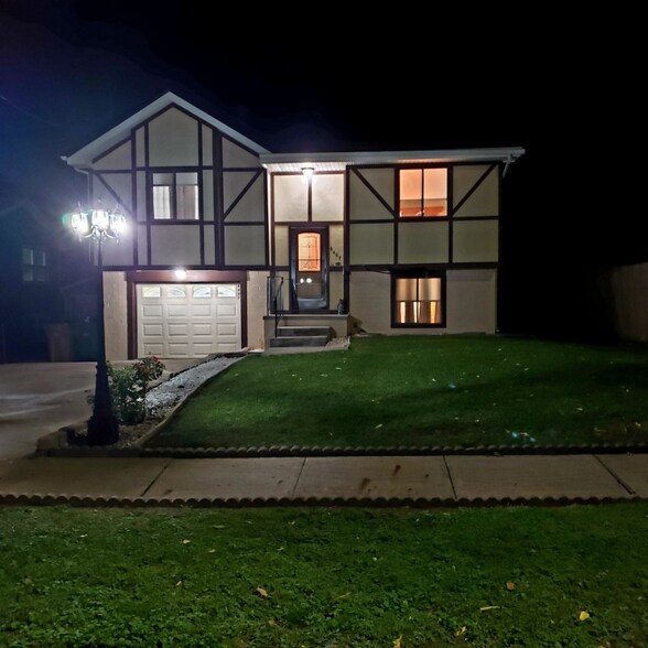 Building Photo - 6407 Carpenter Ave