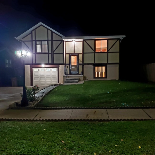 Building Photo - 6407 Carpenter Ave