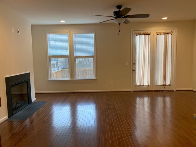 Building Photo - 116 Sequoia Dr