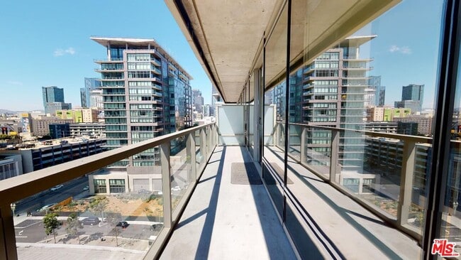 Building Photo - 1155 S Grand Ave