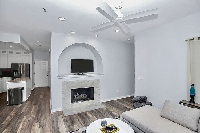 Building Photo - Stunningly Updated 2BD/2BA Ground Floor Un...