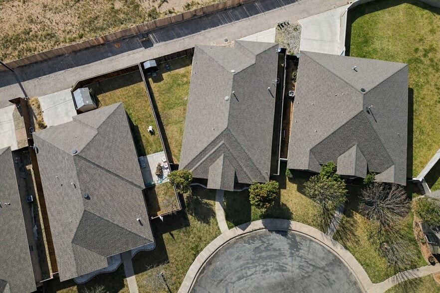 Building Photo - 2917 Dustin Dr