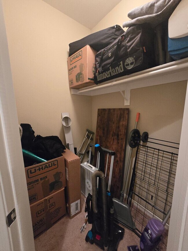 Building Photo - 3 Bedroom 2 Bath located in Mountain View DHS