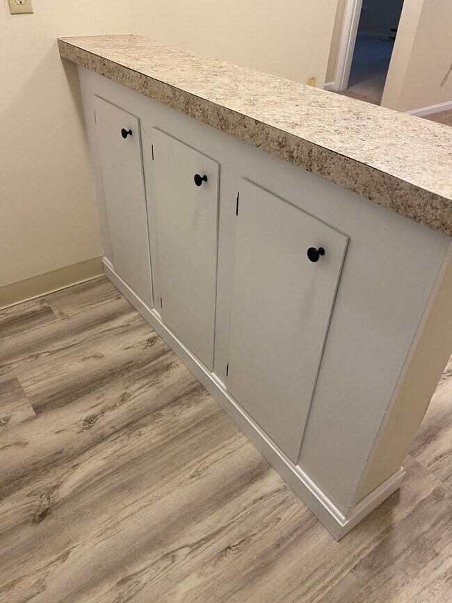 Building Photo - 2 Lions Ave