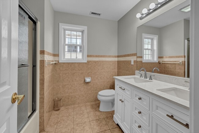 Building Photo - 26 Roger Ave