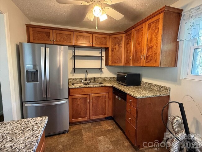 Building Photo - 910 Edgemont Ave