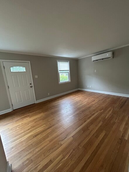 Building Photo - 208 Hickory St