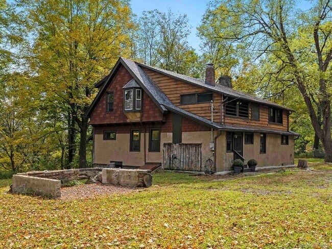 Building Photo - 5 Riverby Ln