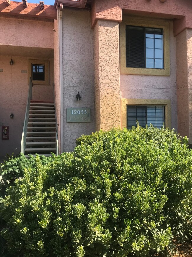 Building Photo - 1/2 Mile to Good Schools, Pool/Spa/Sauna, ...
