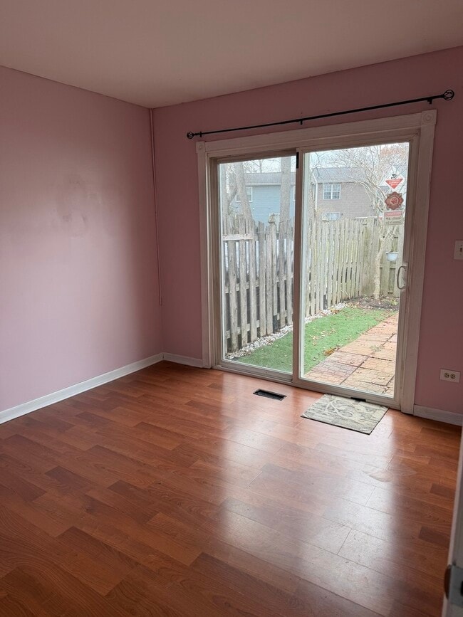 Building Photo - 3627 Linden Dr