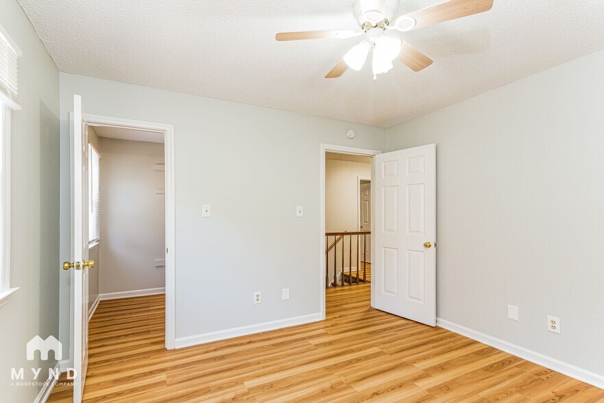 Building Photo - 220 Glaive Dr