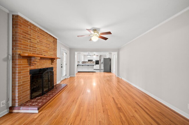 Building Photo - Spacious 4BR (or 3BR + Bonus) with 2 Living Rooms, Screened Porch & 4-Car Garage