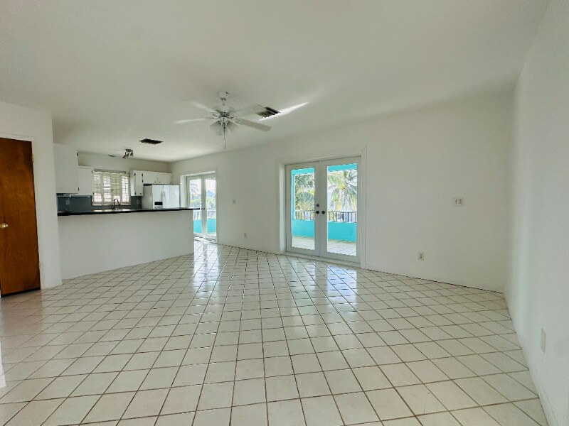 Building Photo - 486 Airport Dr S