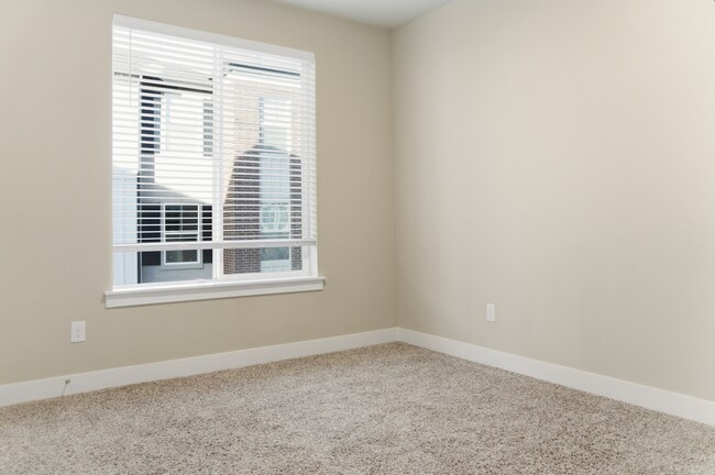 Building Photo - 4716 W Grady Ln