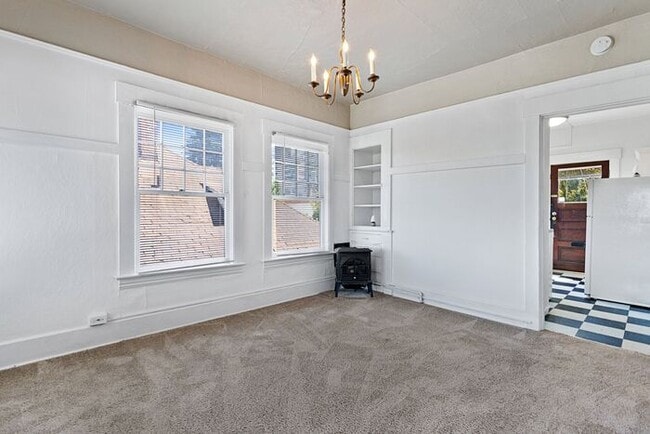 Building Photo - Large Studio apt close in SW! Pets OK!