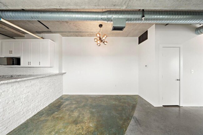 Building Photo - 2000 Bagby St