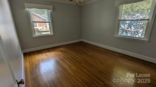 Building Photo - 1507 Woodland Dr