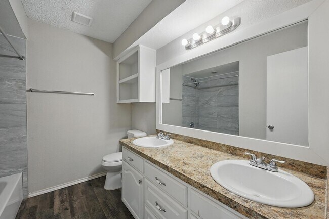 Building Photo - Charming Updated Home Near DFW Airport | 3...