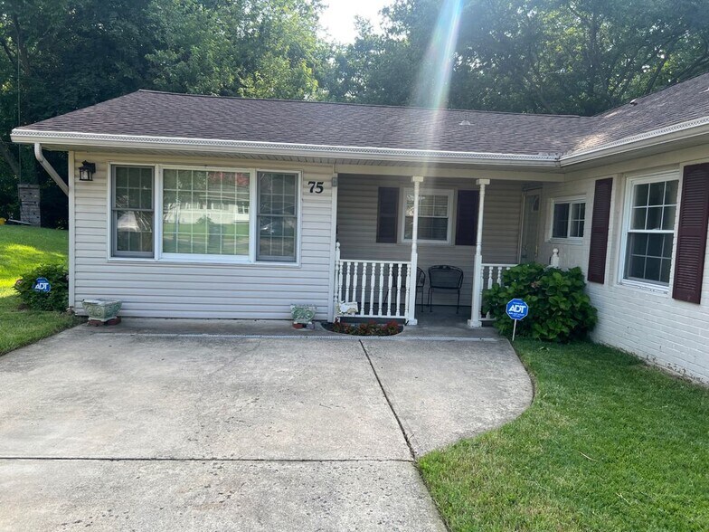 Building Photo - 75 Plumtree Ln