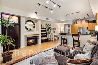 Building Photo - Gorgeous Lower Queen Anne 1BR is Perfect! * Above Safeway