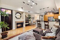 Building Photo - Gorgeous Lower Queen Anne 1BR is Perfect! * Above Safeway