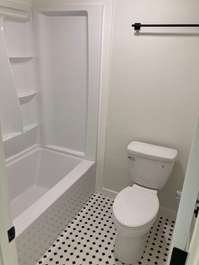 Building Photo - 3 Bedroom House in SW Eugene