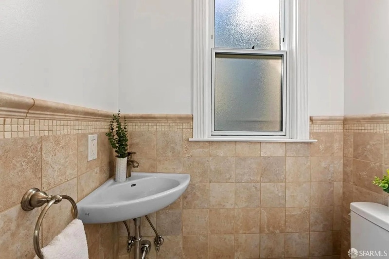 Building Photo - 351 28th Ave