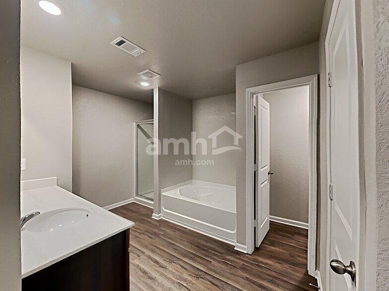 Building Photo - 129 Oliver Dr