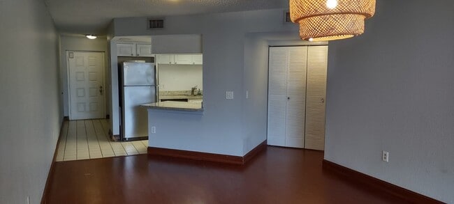 Building Photo - 8215 Lake Dr