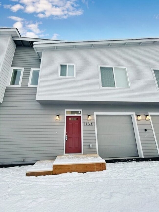 Building Photo - 137-137 Willow View Circle