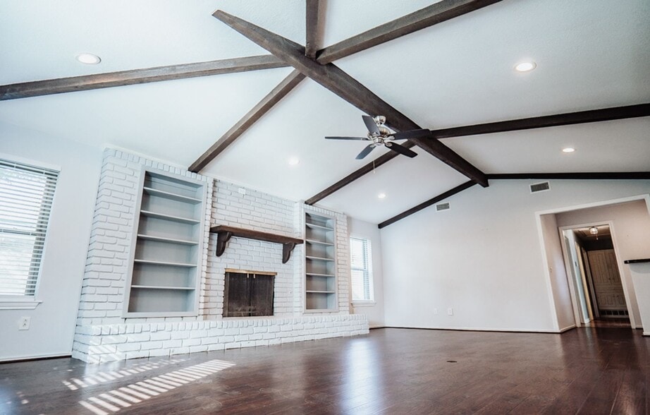 Building Photo - 3205 Winchester Dr