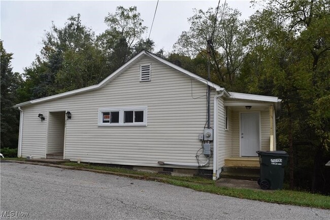 Building Photo - 205 McFadden St