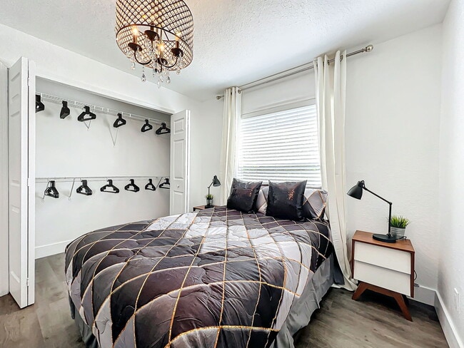 Building Photo - Seurat Street, Orlando, FL 32819 - 4 BR 2 BA condo