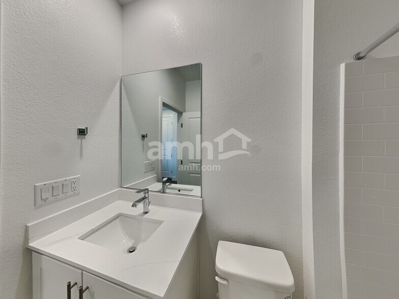 Building Photo - 11083 S Sanaco Ct