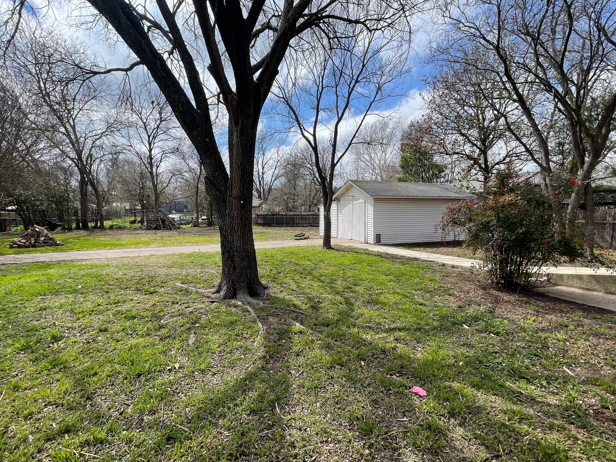 Yard & storage shed - 1701 Payne Ave