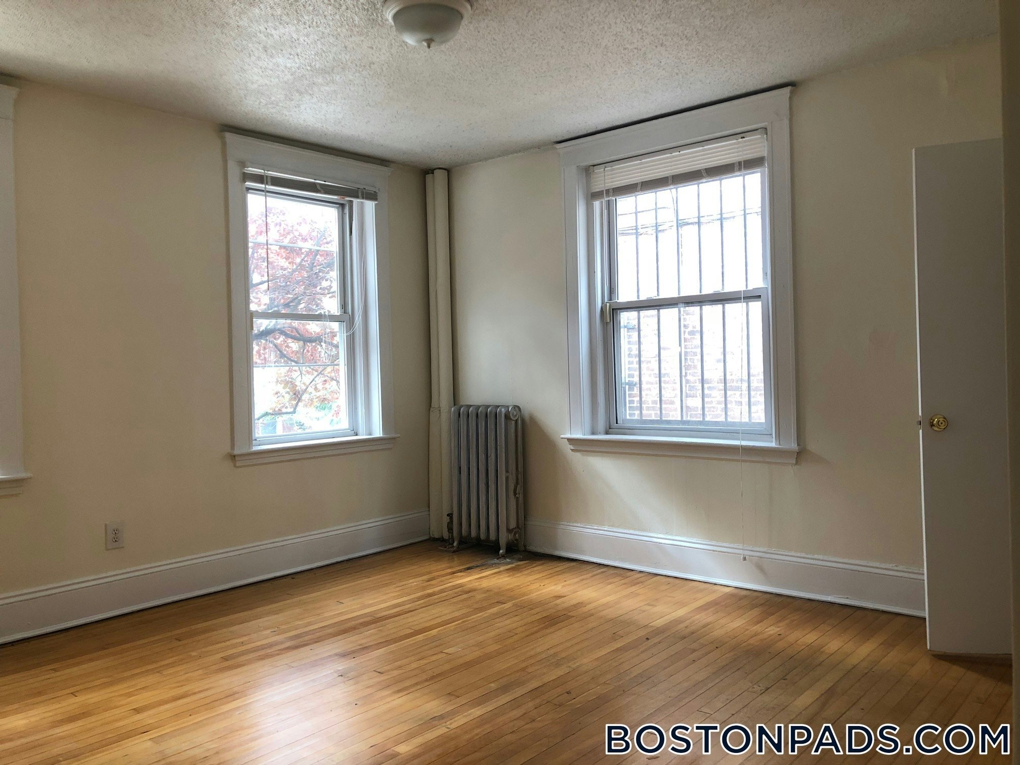 Building Photo - 8 Barrows St