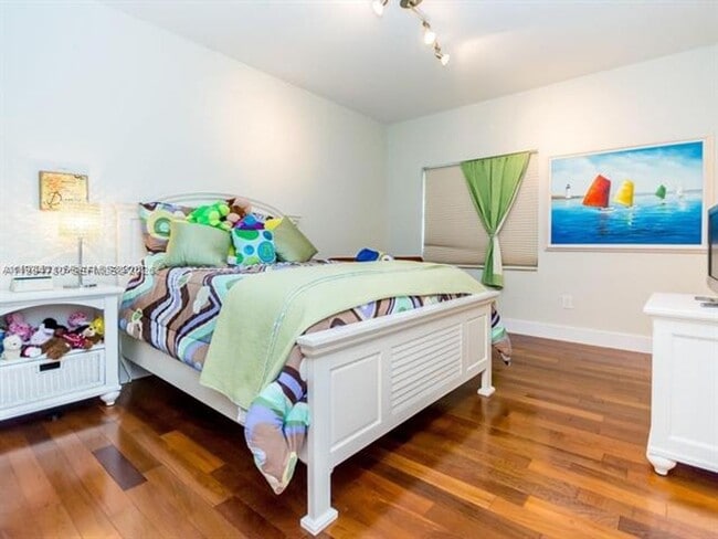 Building Photo - 3330 NE 190th St