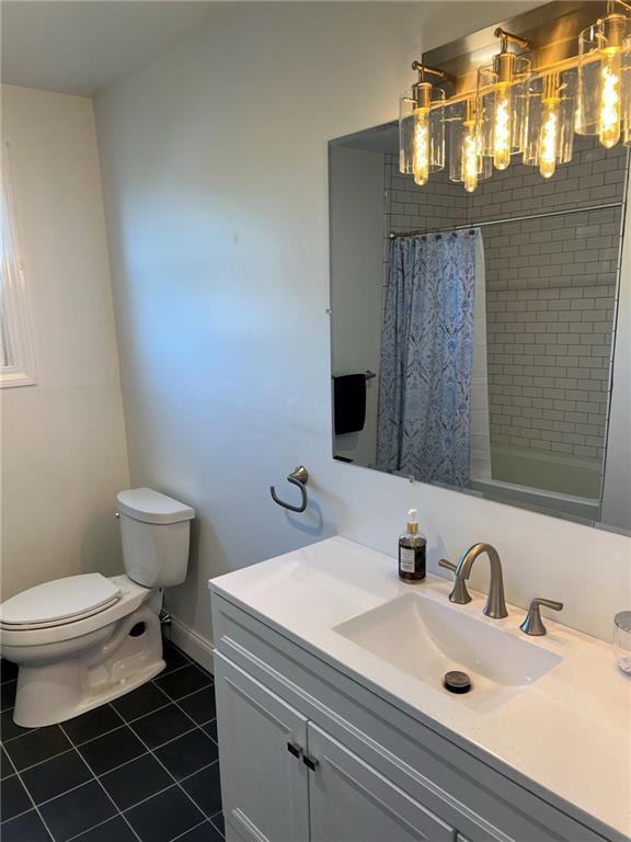 Building Photo - 223 Oliphant Ln