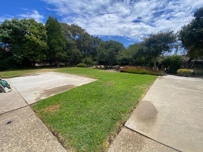 Building Photo - 11755 Tam O'Shanter Dr