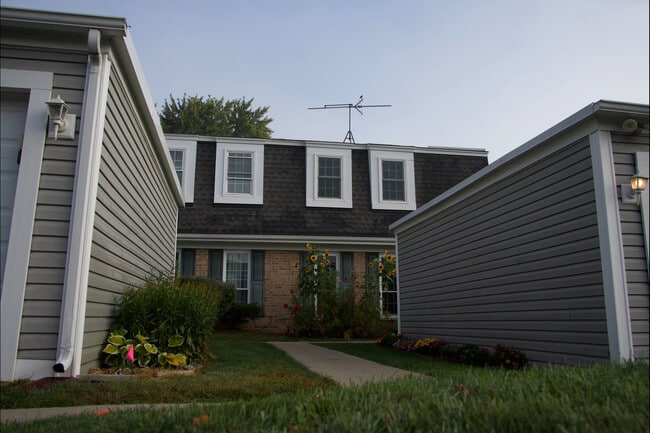 Building Photo - 1352 Oxford Cir