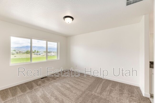Building Photo - 488 S 700 W