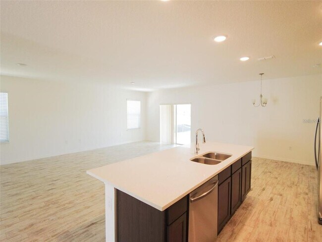 Building Photo - 423 Taft Dr