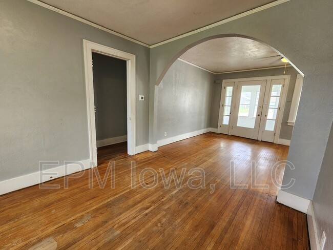 Building Photo - 507 3rd Ave SE