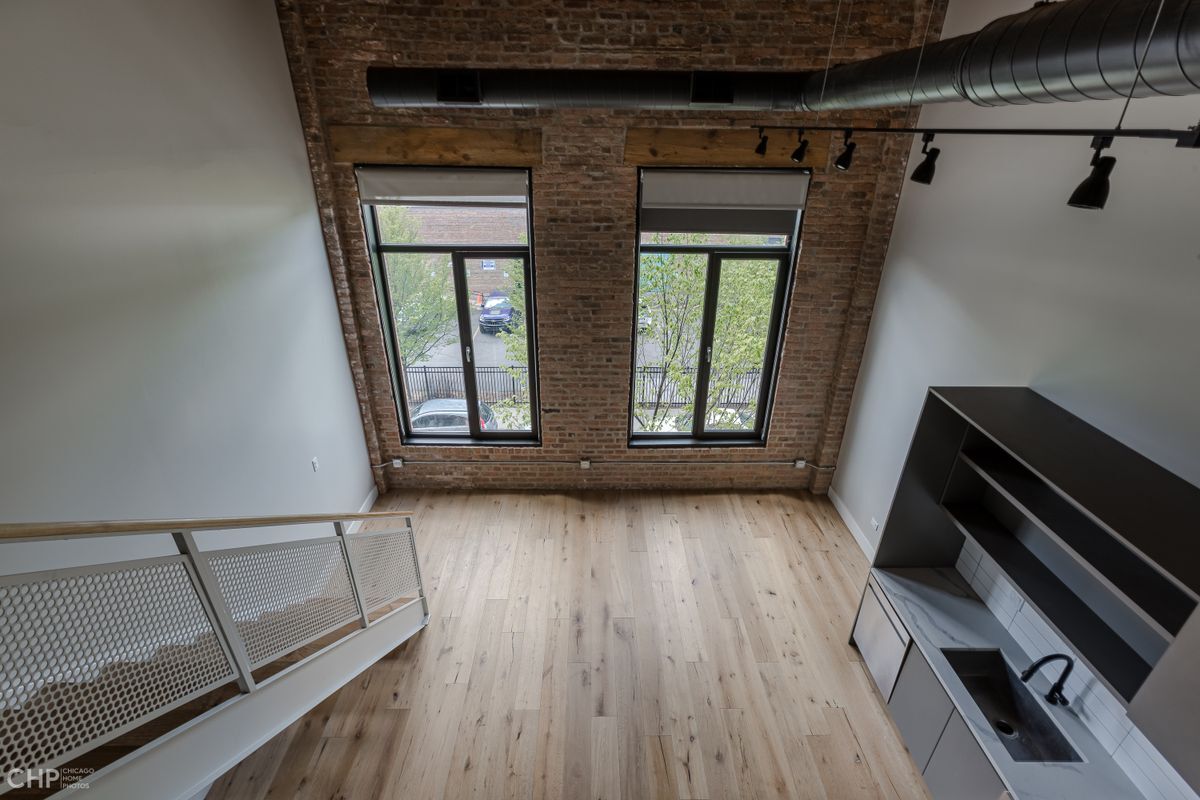 Building Photo - 729 N Sangamon St