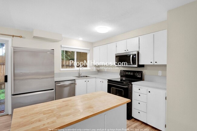 Building Photo - Updated Three Bedroom Duplex in the Heart ...