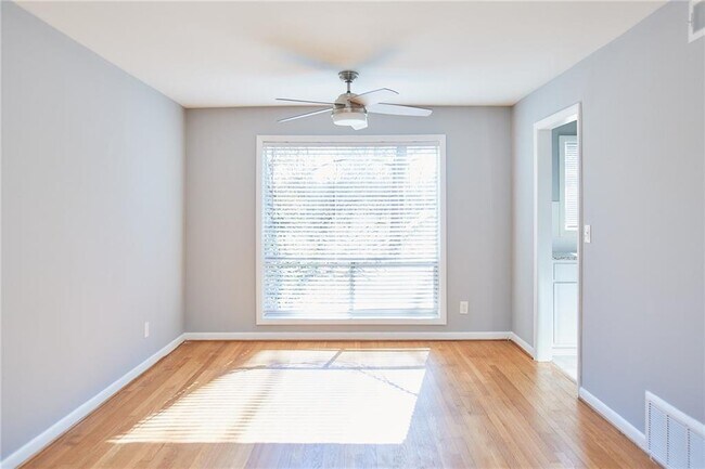 Building Photo - 450 Medlock Rd
