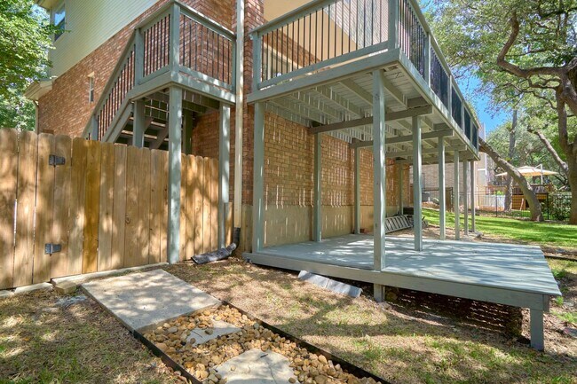 Building Photo - Mission Ridge beauty-4 bedroom 3 1/2 bath-...